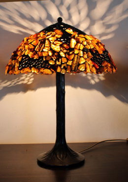Bursztynowa lampa Tiffany z ażurem 40