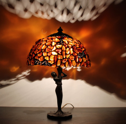 Lampa Tiffany z ażurem mosiądz bursztyn koniakowy