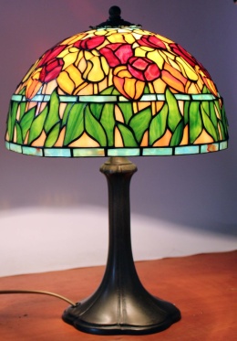 Lampa witrażowa Tiffany Model Tulip C25302