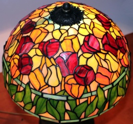 Lampa witrażowa Tiffany Model Tulip C25302