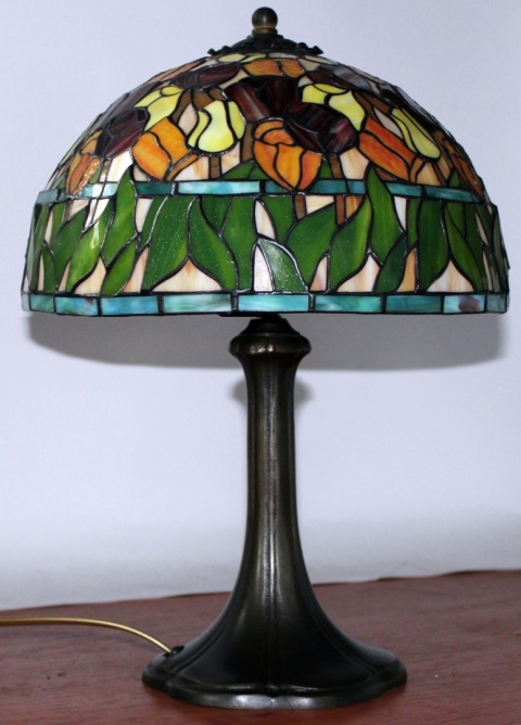 Lampa witrażowa Tiffany Model Tulip C25302