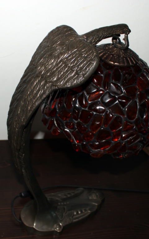 Lampa z koniakowego bursztynu z podstawą Orzeł