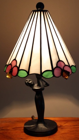 Lampka witrażowa Tiffany Flower LaMona z bursztynem