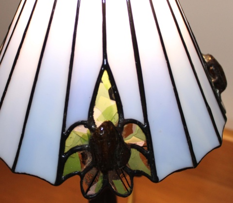 Lampka witrażowa Tiffany Flower z bursztynem - niebieska