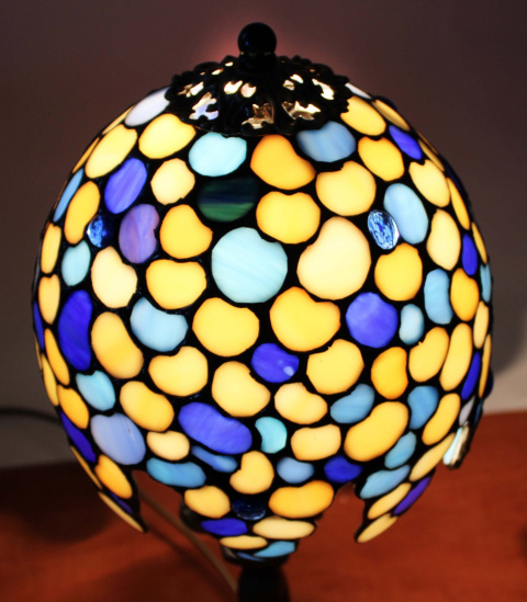 Lampka witrażowa Tiffany - płatki Lampka witrażowa Tiffany - płatki