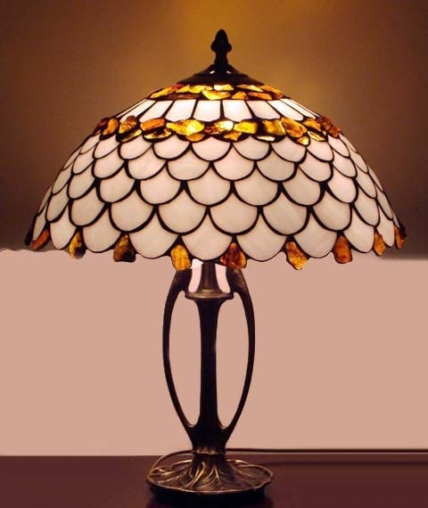 Lampa witrażowa Łuski z bursztynem 40